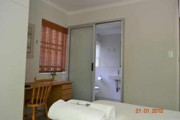Classic Suite - Modern bathroom with clean lines